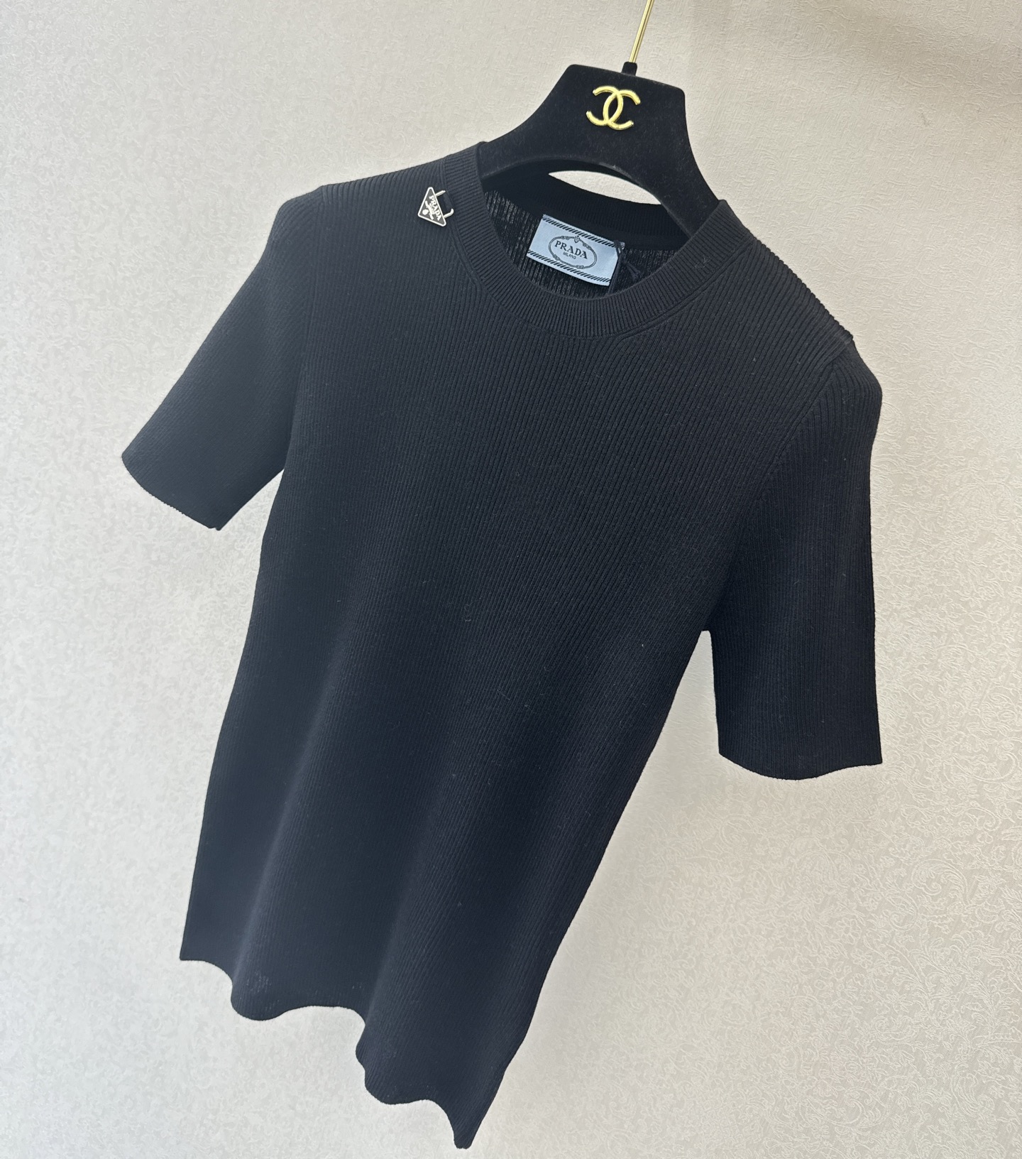 普拉达新品🆕🆕圆领短袖💗💗实拍图🆕四色3码