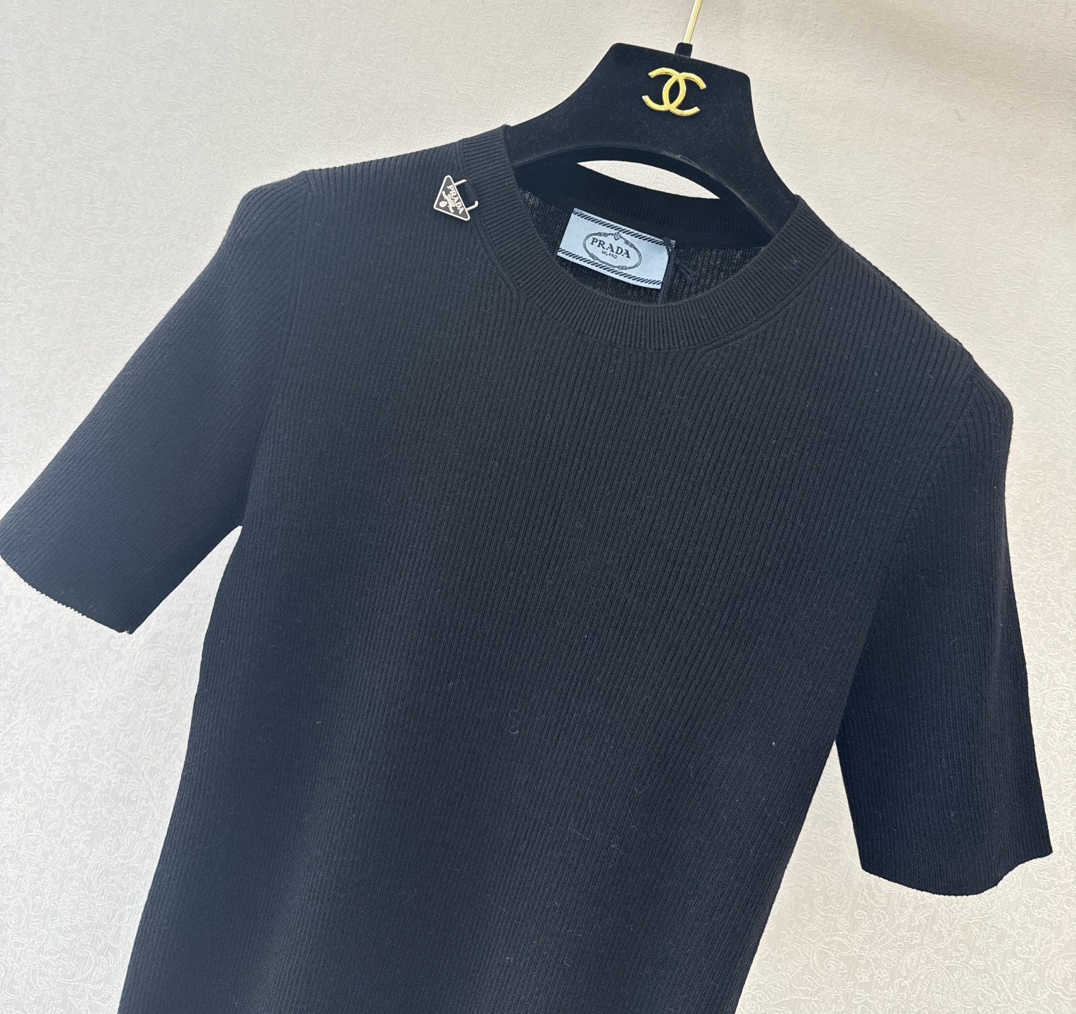 普拉达新品🆕🆕圆领短袖💗💗实拍图🆕四色3码