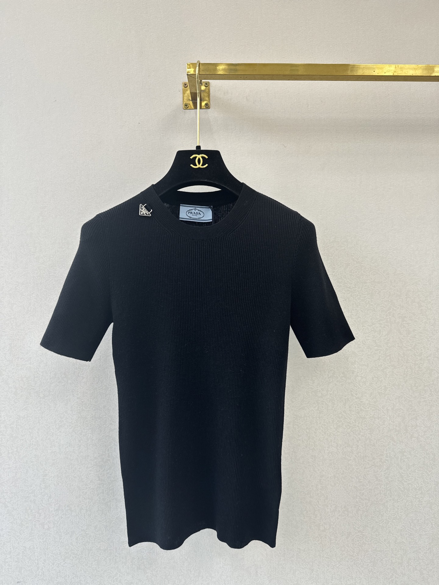 普拉达新品🆕🆕圆领短袖💗💗实拍图🆕四色3码