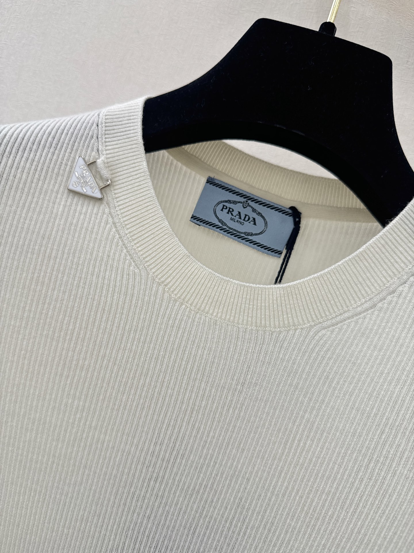 普拉达新品🆕🆕圆领短袖💗💗实拍图🆕四色3码