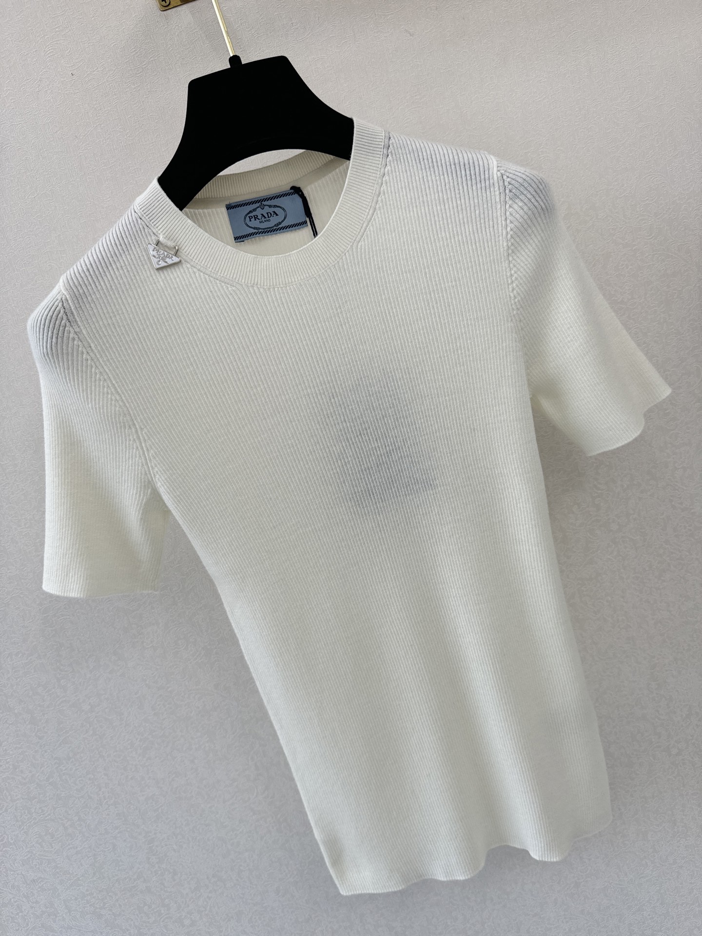 普拉达新品🆕🆕圆领短袖💗💗实拍图🆕四色3码