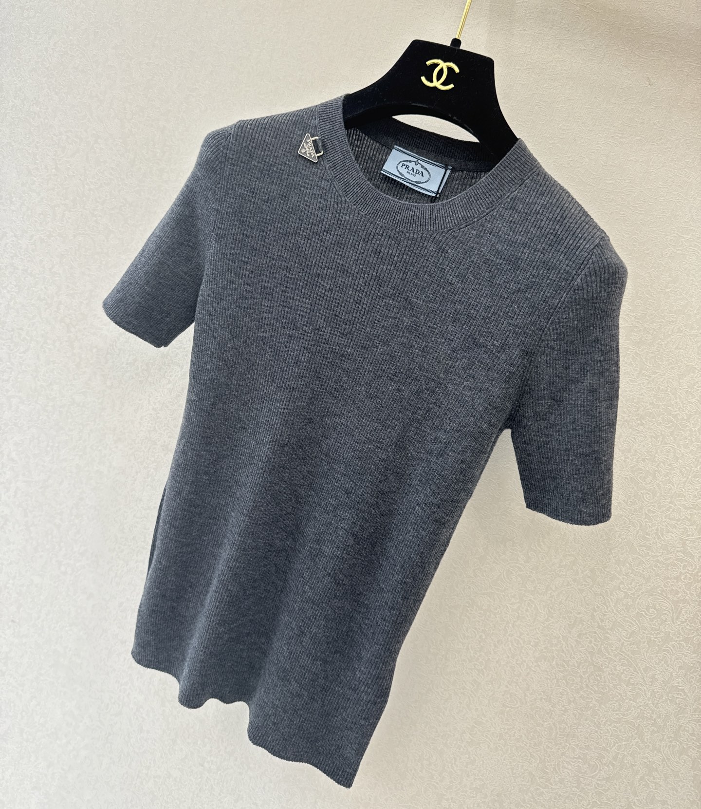 普拉达新品🆕🆕圆领短袖💗💗实拍图🆕四色3码