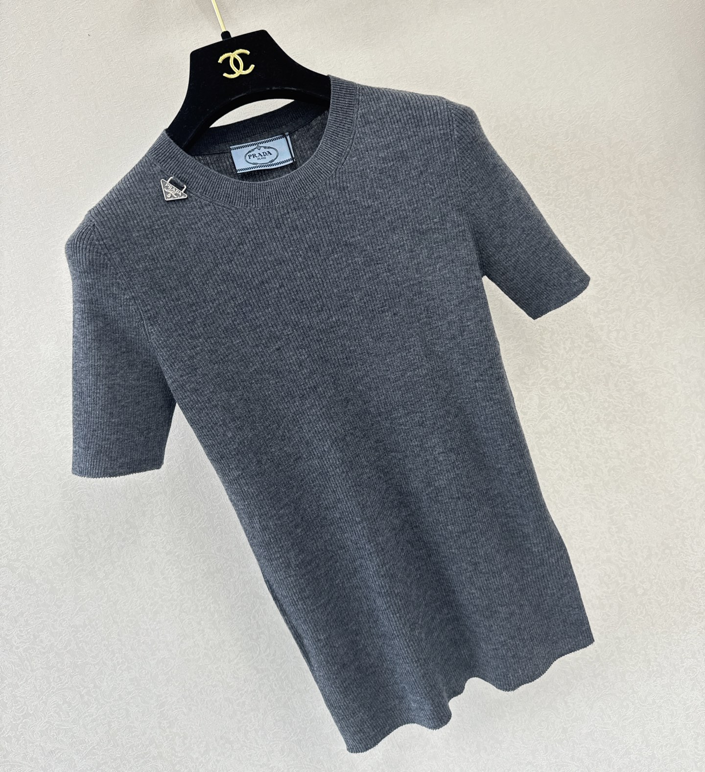 普拉达新品🆕🆕圆领短袖💗💗实拍图🆕四色3码