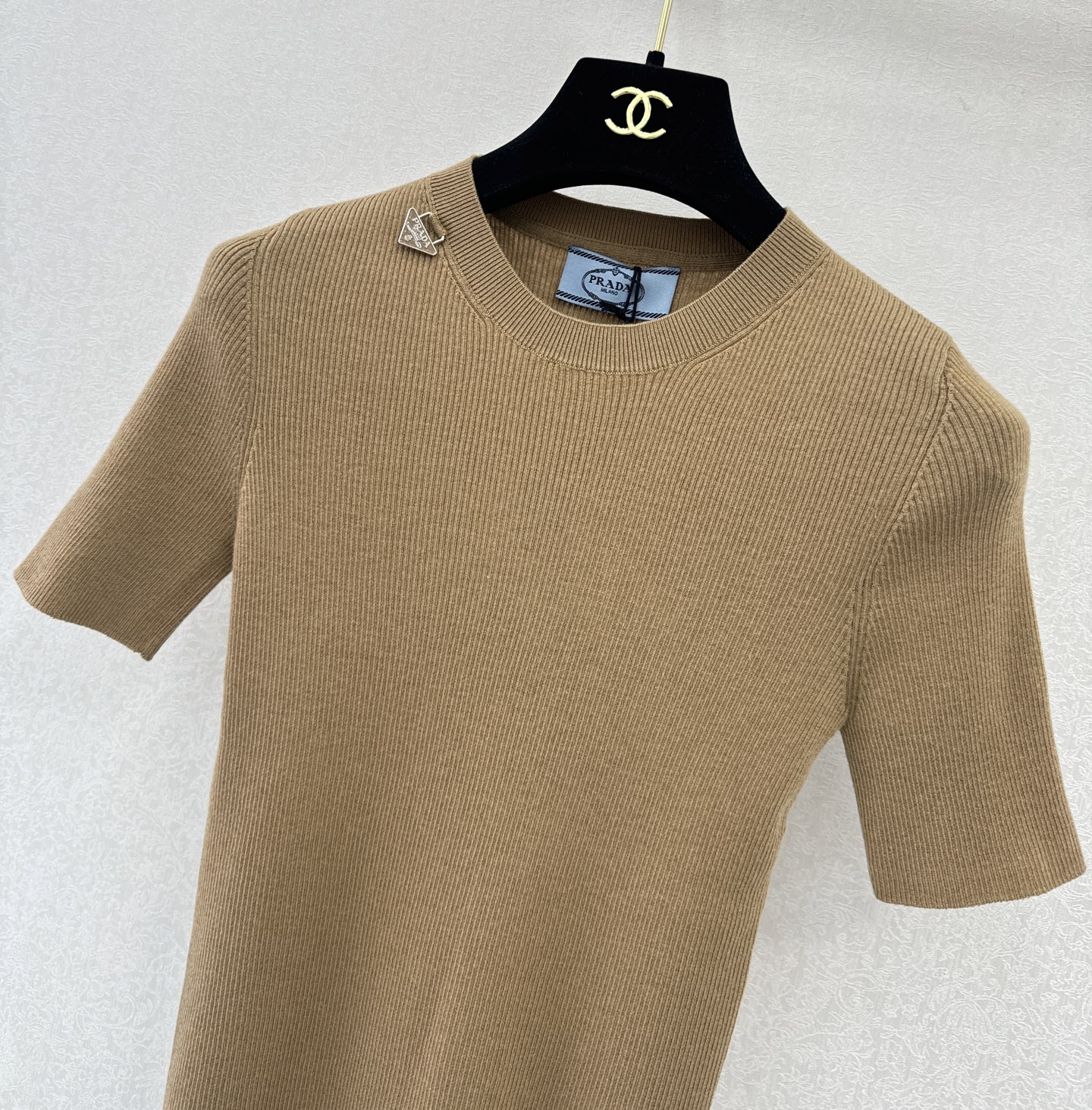 普拉达新品🆕🆕圆领短袖💗💗实拍图🆕四色3码