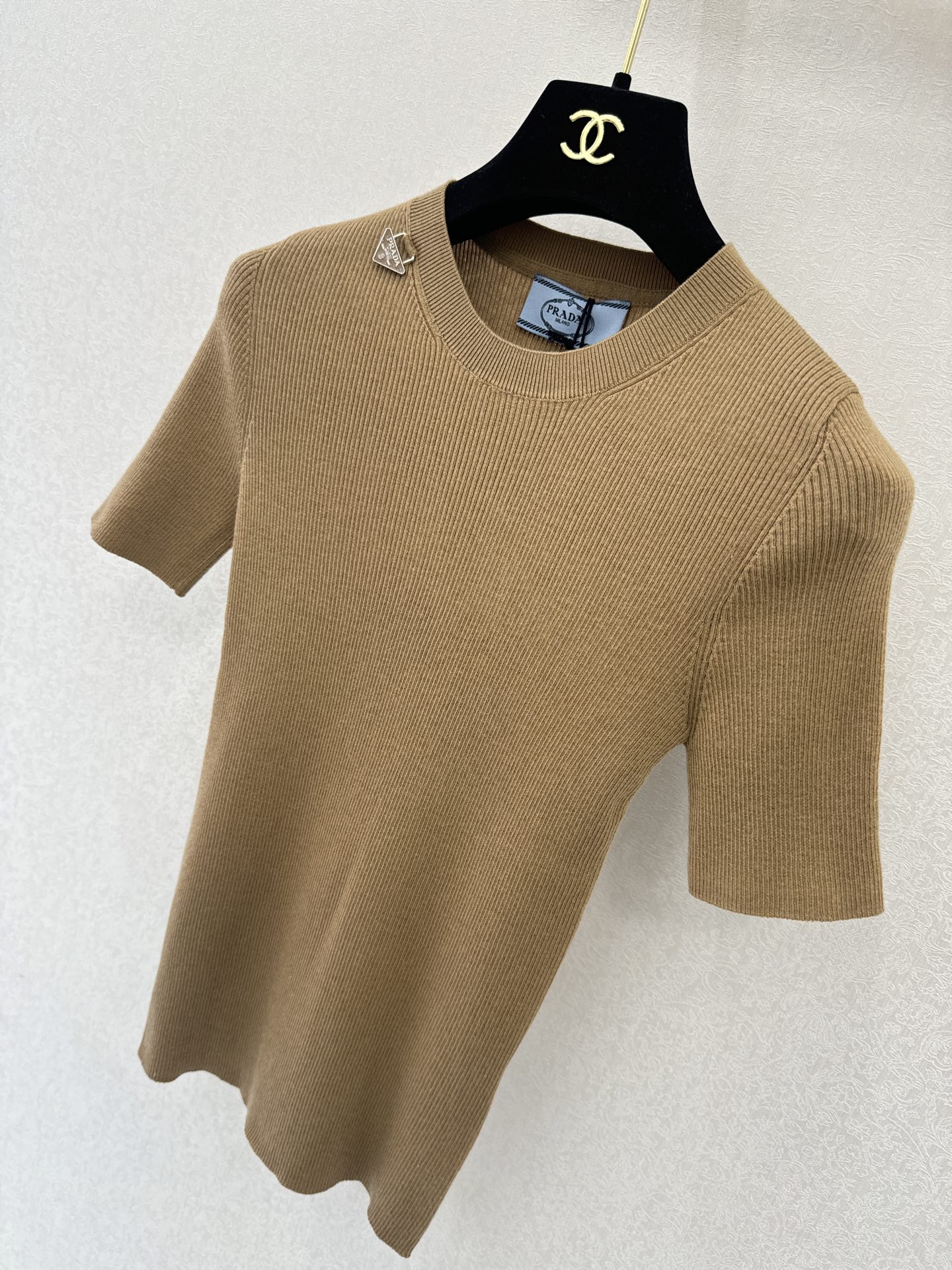 普拉达新品🆕🆕圆领短袖💗💗实拍图🆕四色3码