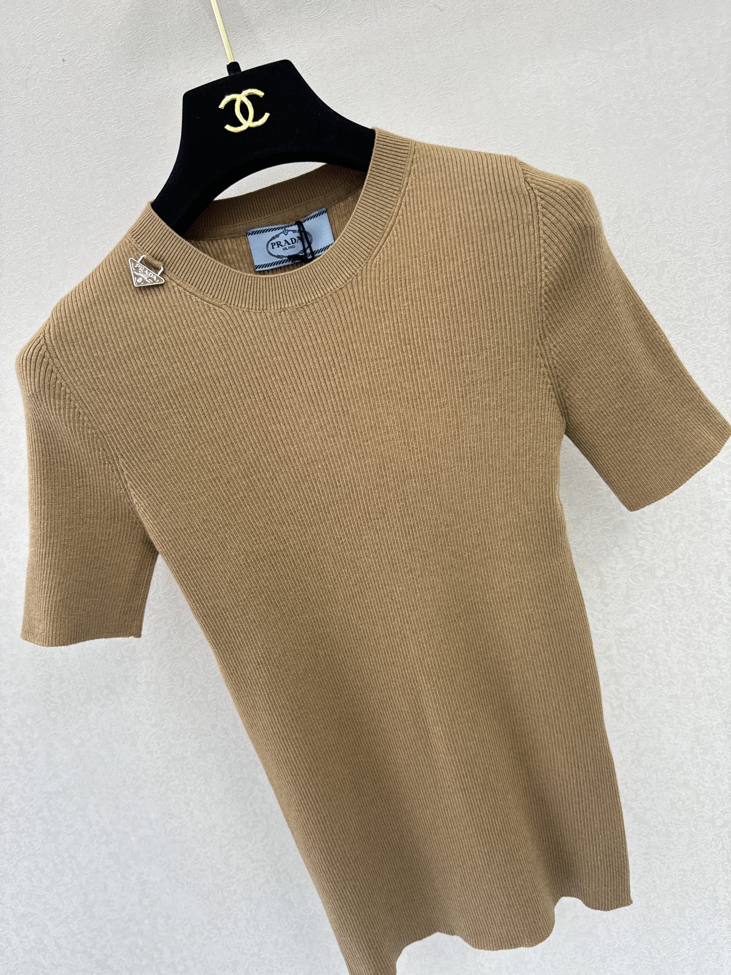 普拉达新品🆕🆕圆领短袖💗💗实拍图🆕四色3码