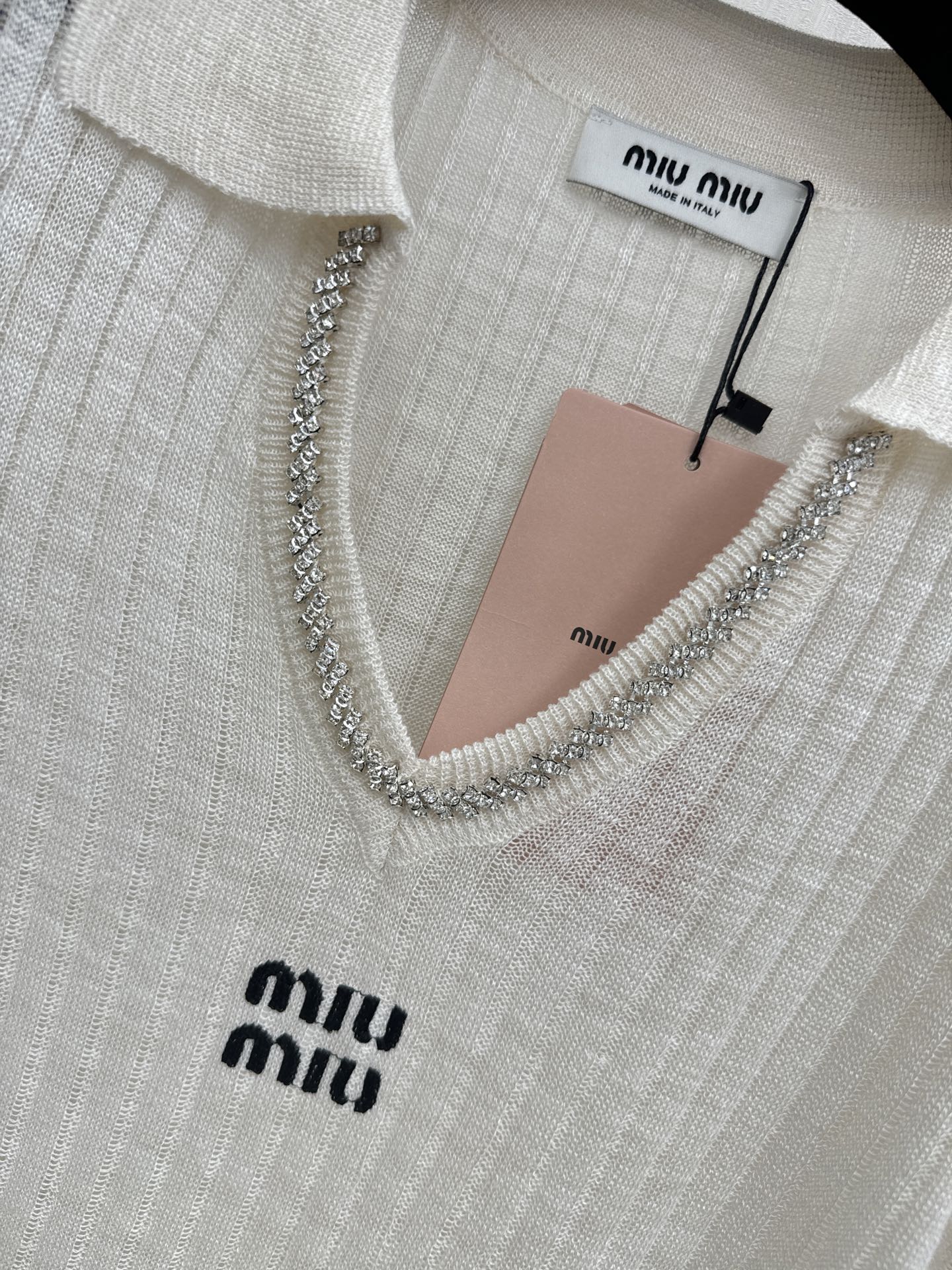 缪缪新品🆕🆕V领短袖💗💗实拍图🆕🆕