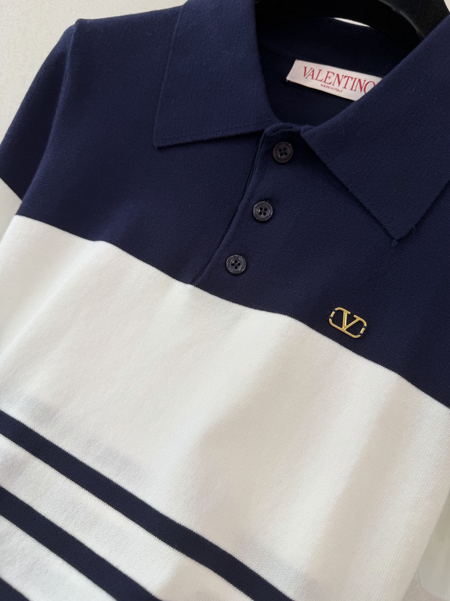 华伦天奴新品🆕🆕Polo领短袖💗💗实拍图🆕🆕两色3码