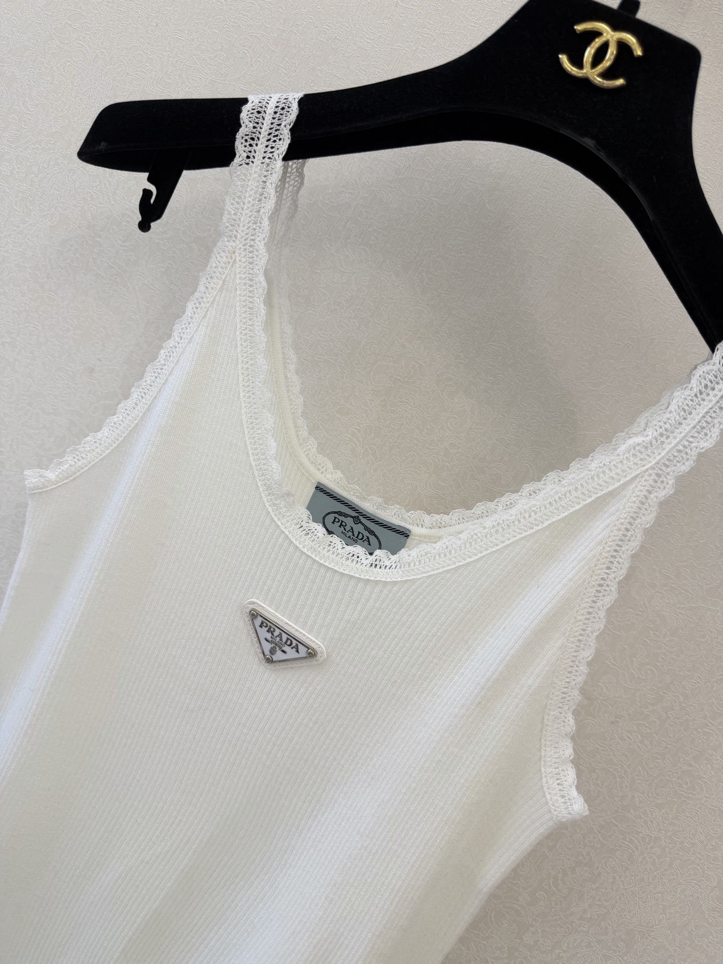 普拉达新品🆕🆕背心💗💗实拍图🆕🆕两色3码