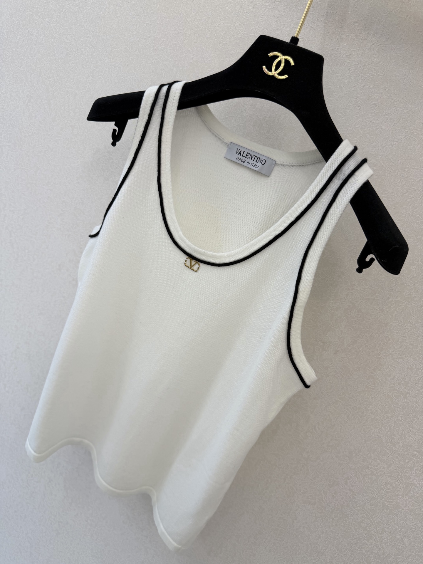 华伦天奴新品🆕🆕背心💗💗实拍图🆕🆕两色3码