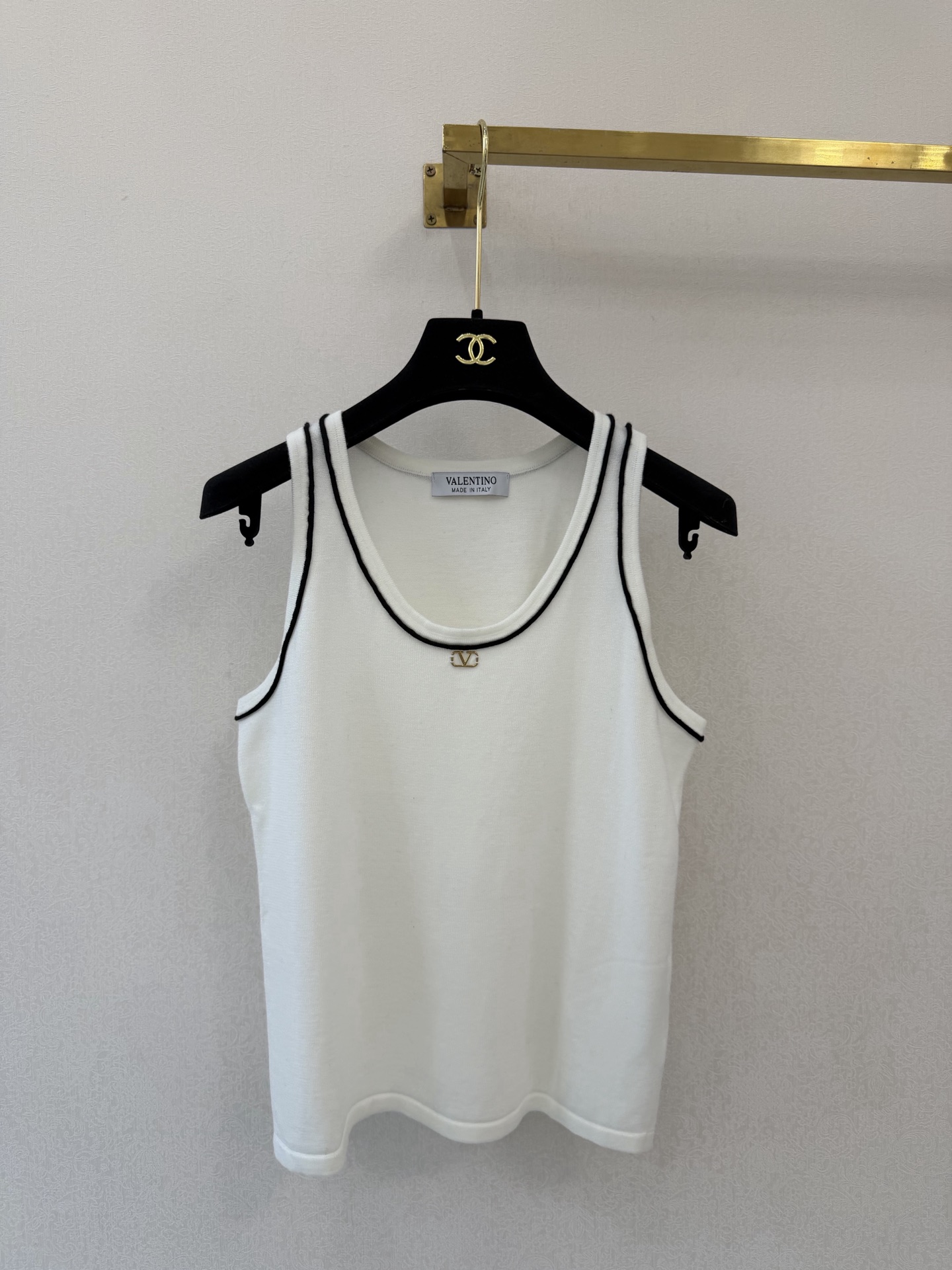 华伦天奴新品🆕🆕背心💗💗实拍图🆕🆕两色3码