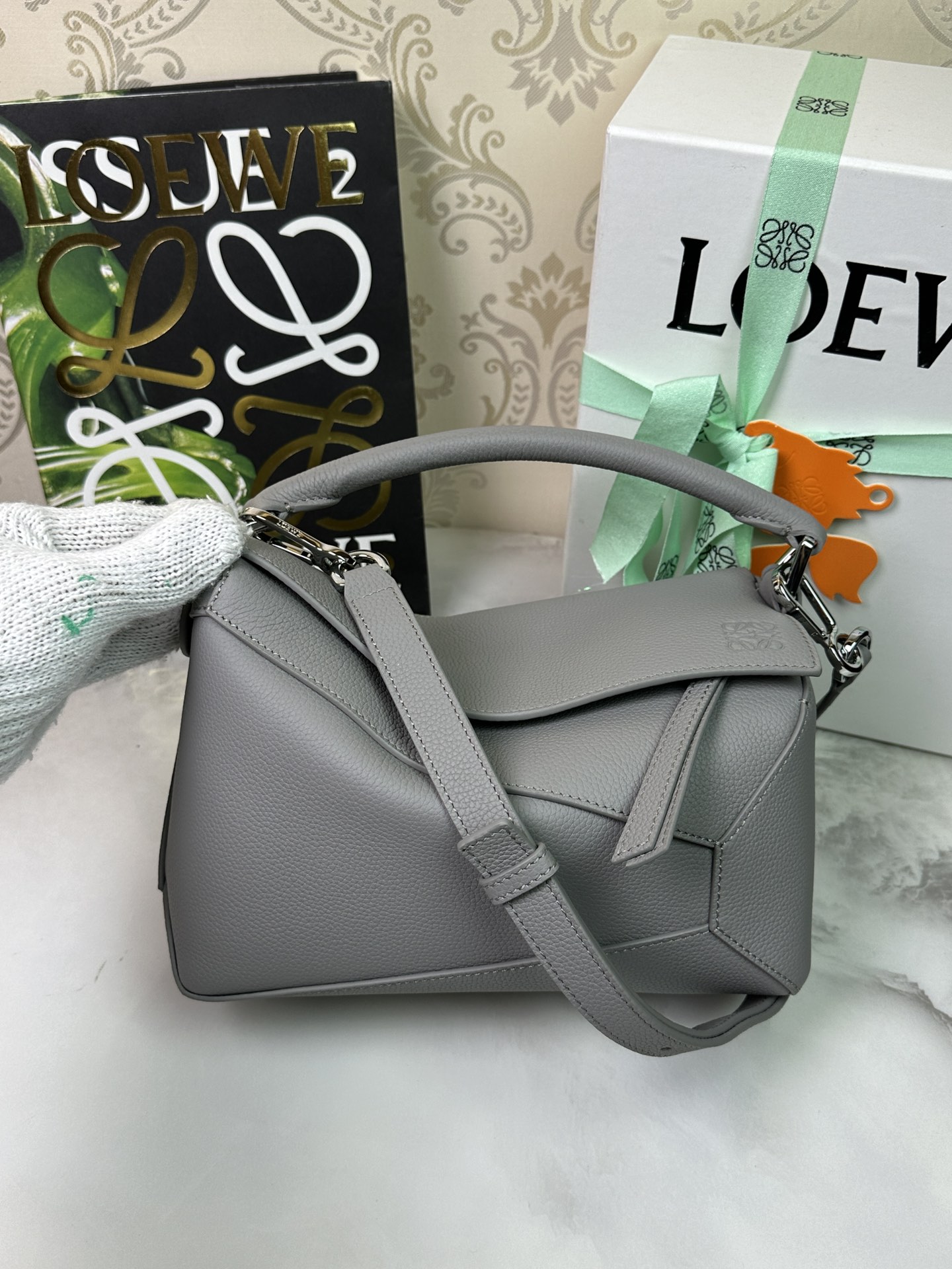 LOEWE 新款小號Puzzle Edge 𝟐𝟒-頂級品質