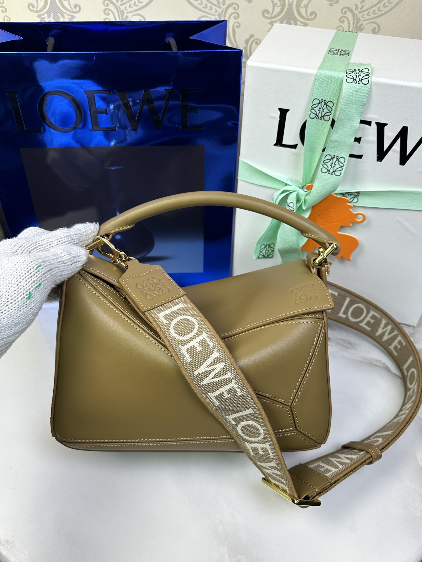 LOEWE 小号宽肩带 Puzzle 24-顶级品质