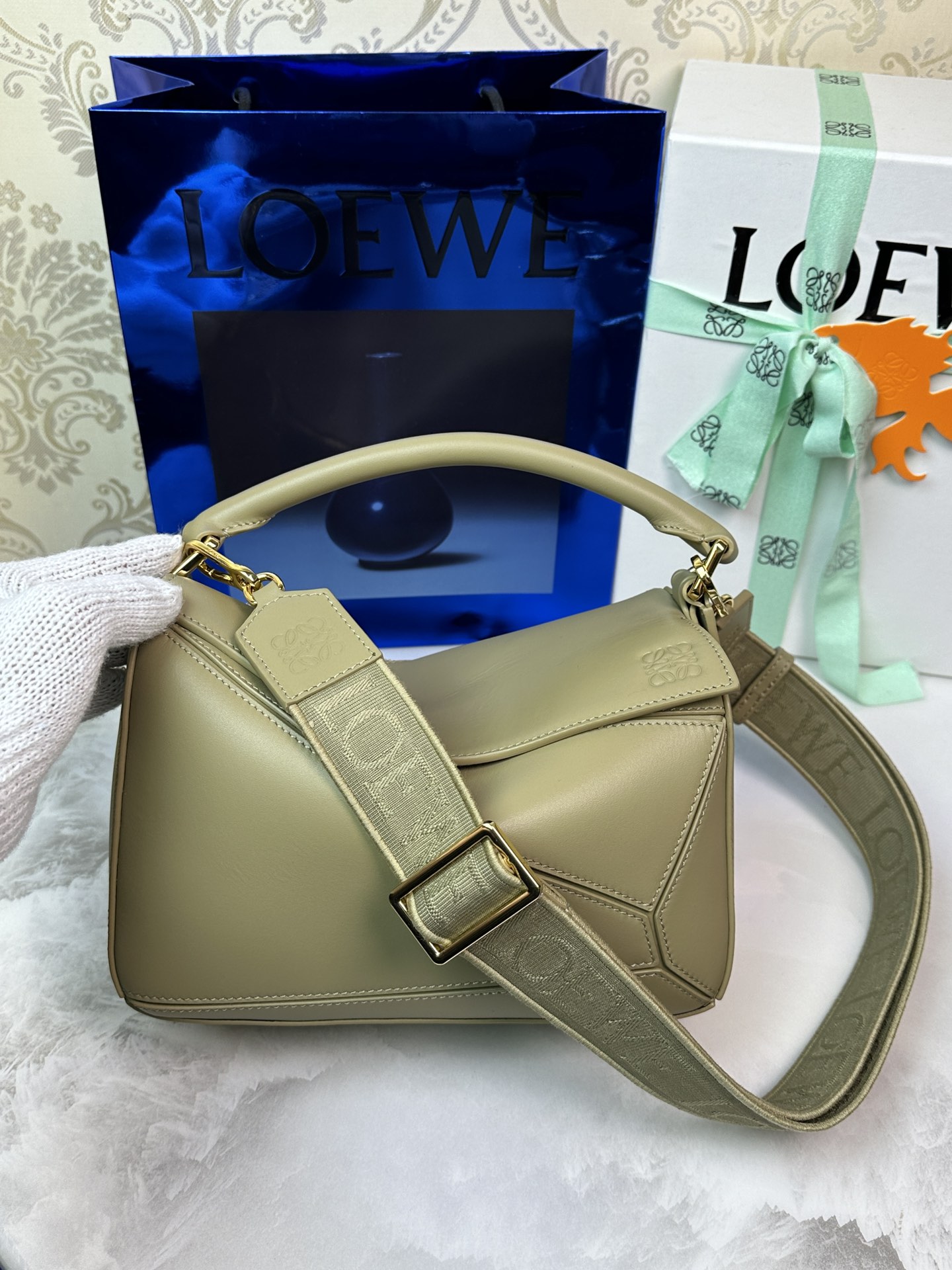 LOEWE 小号宽肩带 Puzzle 24-顶级品质
