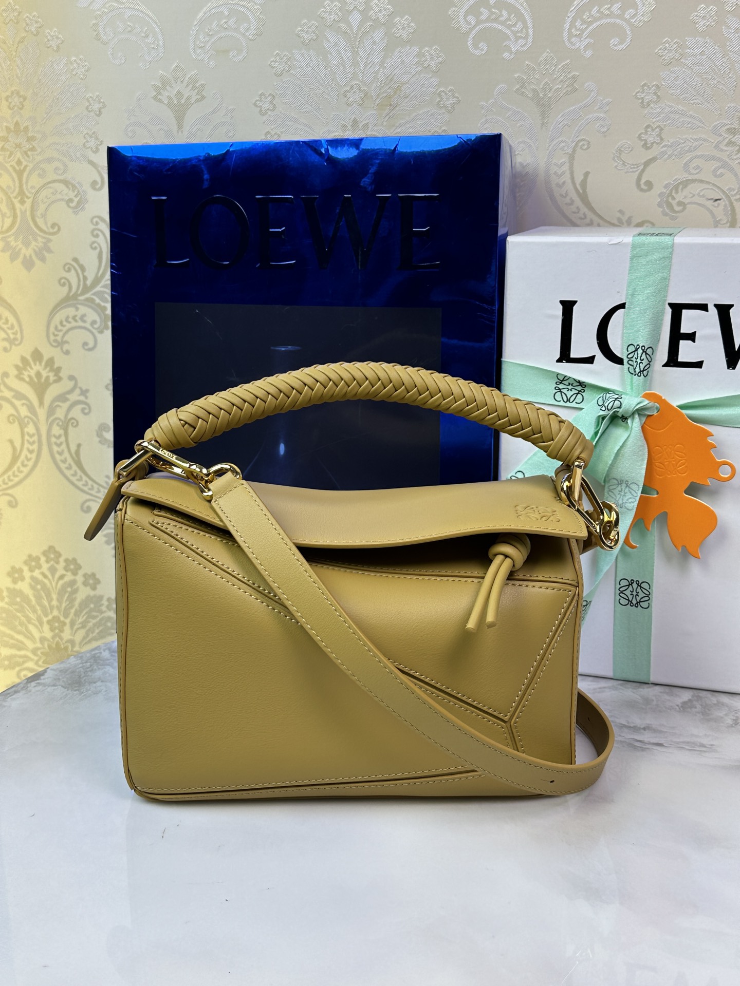 LOEWE 編み込みリストPuzzle 𝟐𝟒-最高品質