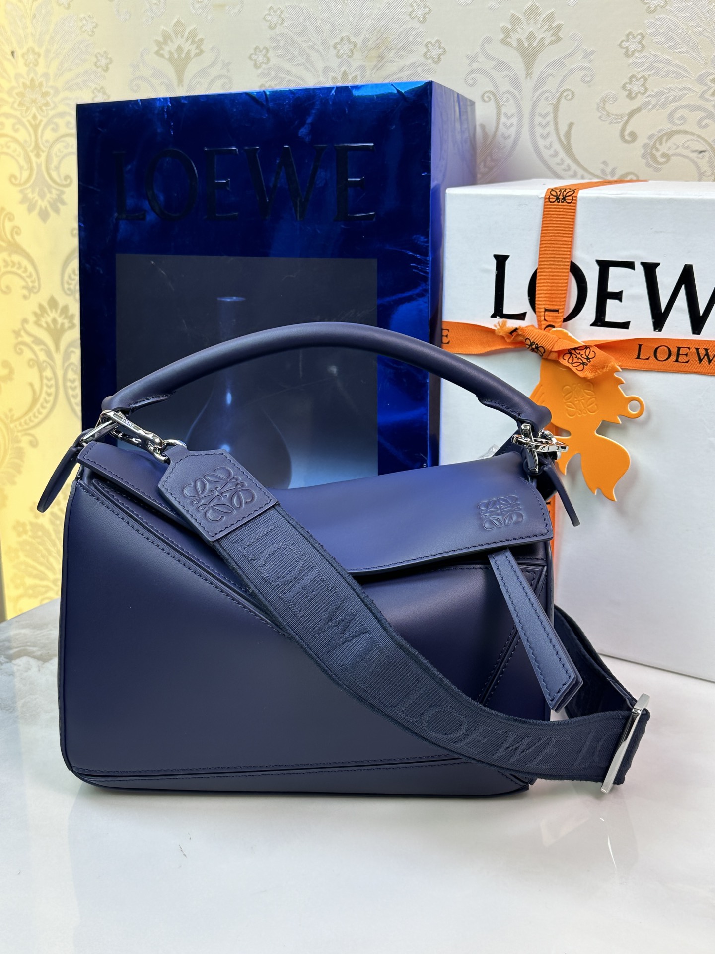 LOEWE 小号宽肩带 Puzzle 24-顶级品质