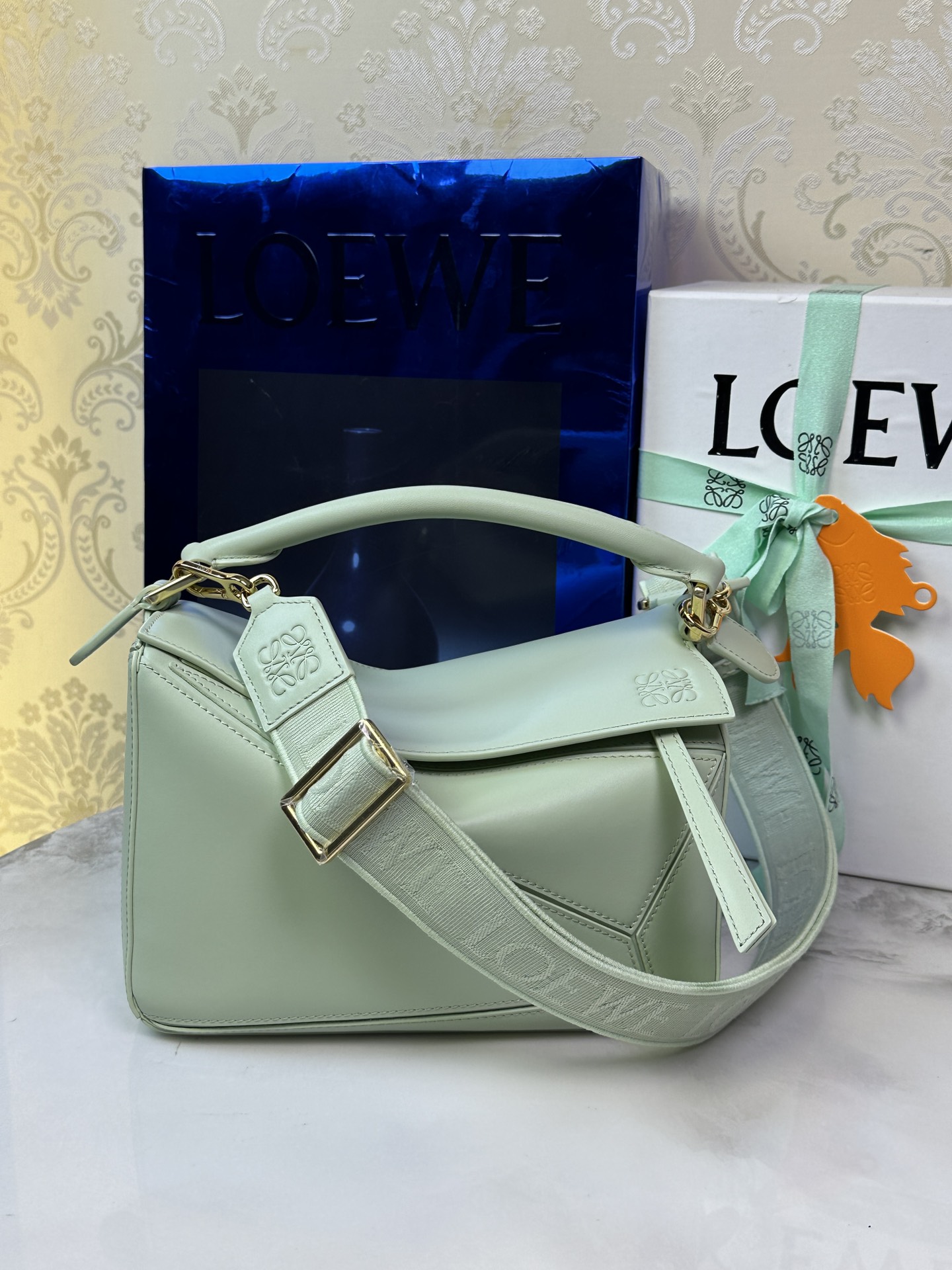 LOEWE 小号宽肩带 Puzzle 24-顶级品质