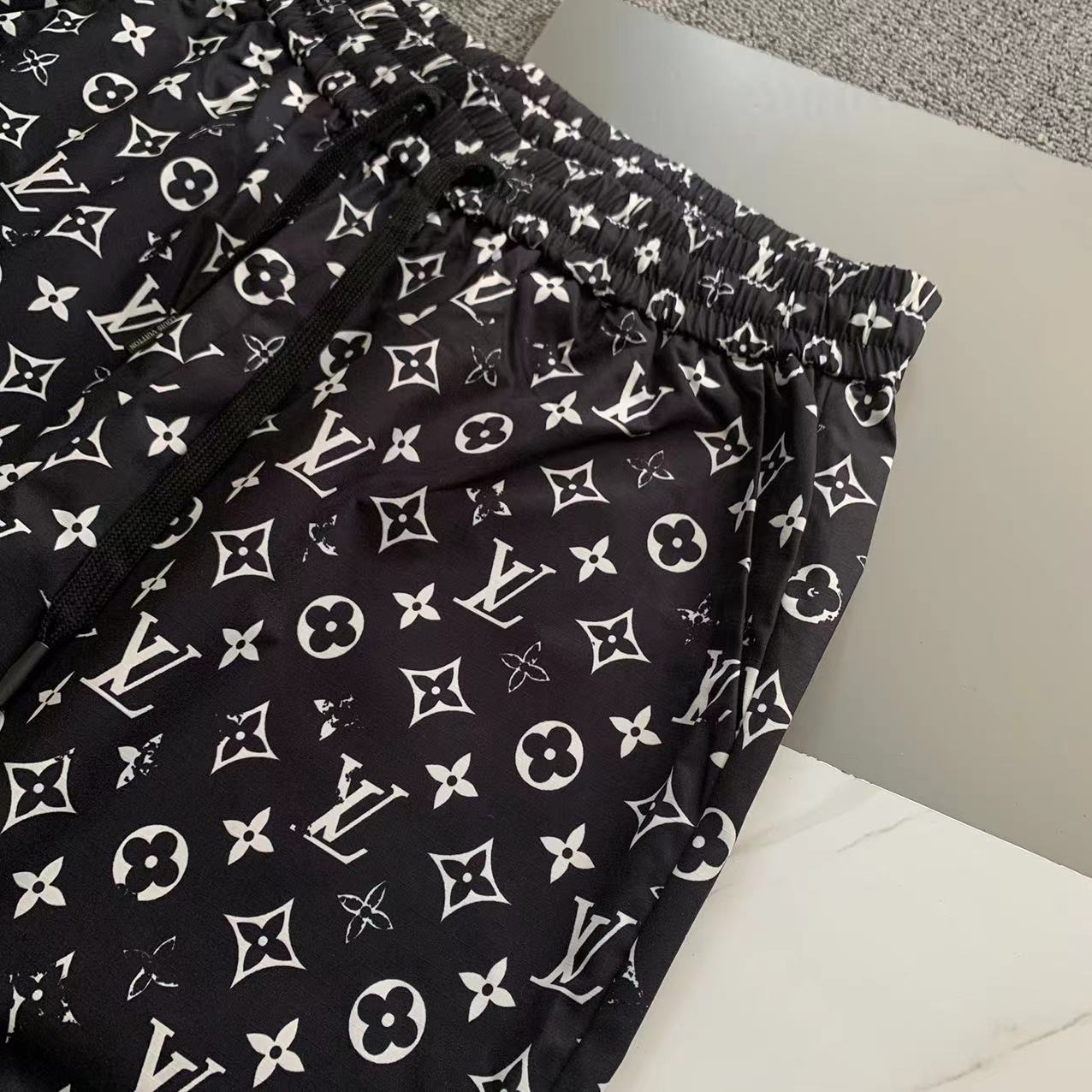  LV 驴家 2025 春夏新款 时尚休闲裤 上身舒适透气  颜色  黑色  码数M-3XL