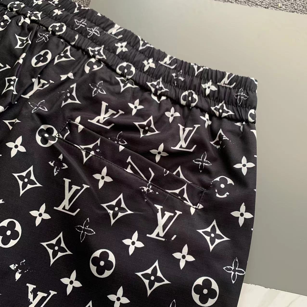  LV 驴家 2025 春夏新款 时尚休闲裤 上身舒适透气  颜色  黑色  码数M-3XL