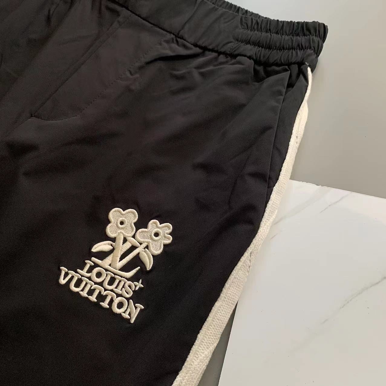  LV 驴家 2025 春夏新款 时尚休闲裤 上身舒适透气  颜色 蓝色 黑色  码数M-3XL