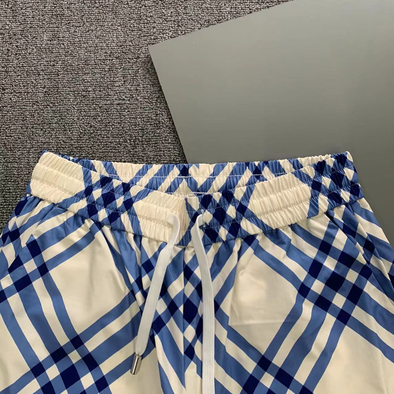  BBU 巴宝莉 2025 春夏新款 时尚休闲裤 上身舒适透气  颜色 绿色  白色  码数M-3XL