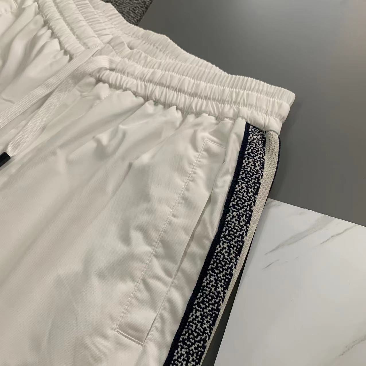  Dior 迪奥 2025 春夏新款 时尚休闲裤 上身舒适透气  颜色 白色  黑色  码数M-3XL
