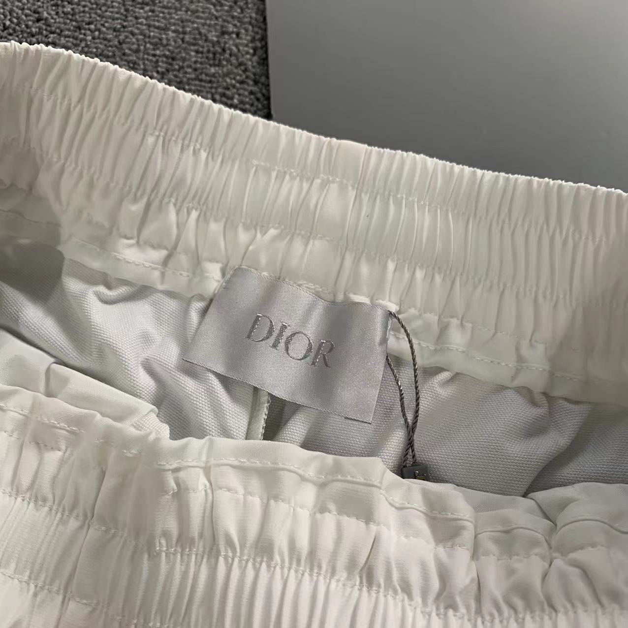  Dior 迪奥 2025 春夏新款 时尚休闲裤 上身舒适透气  颜色 白色  黑色  码数M-3XL