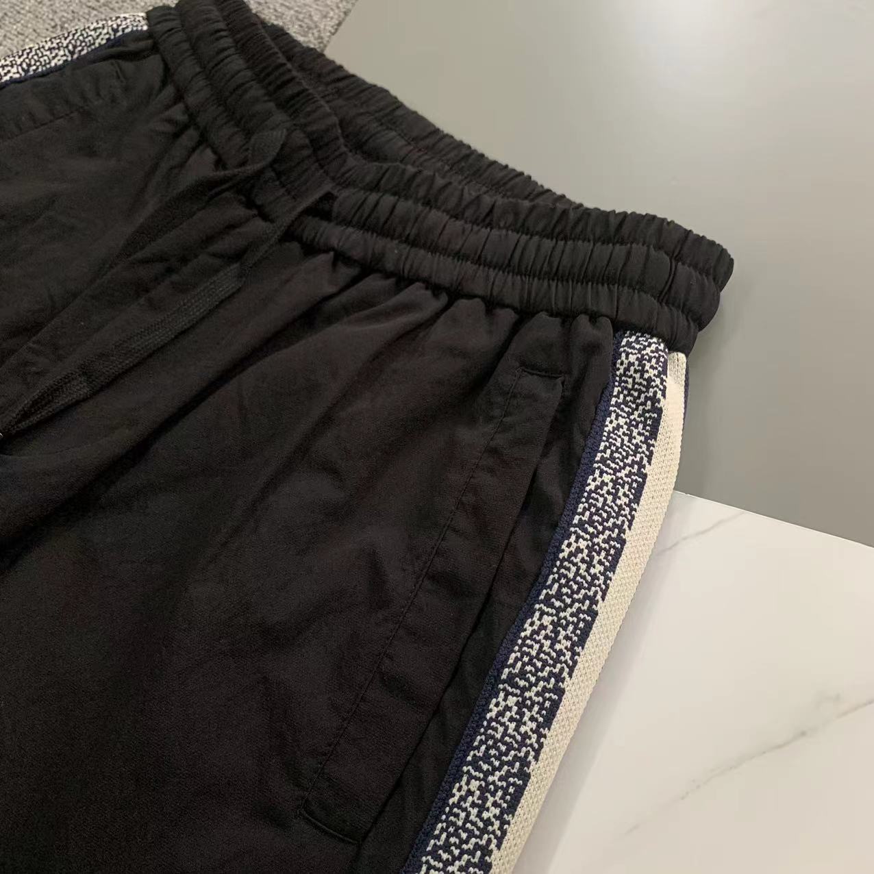  Dior 迪奥  2025 春夏新款 时尚休闲裤 上身舒适透气  颜色 白色  黑色  码数M-3XL
