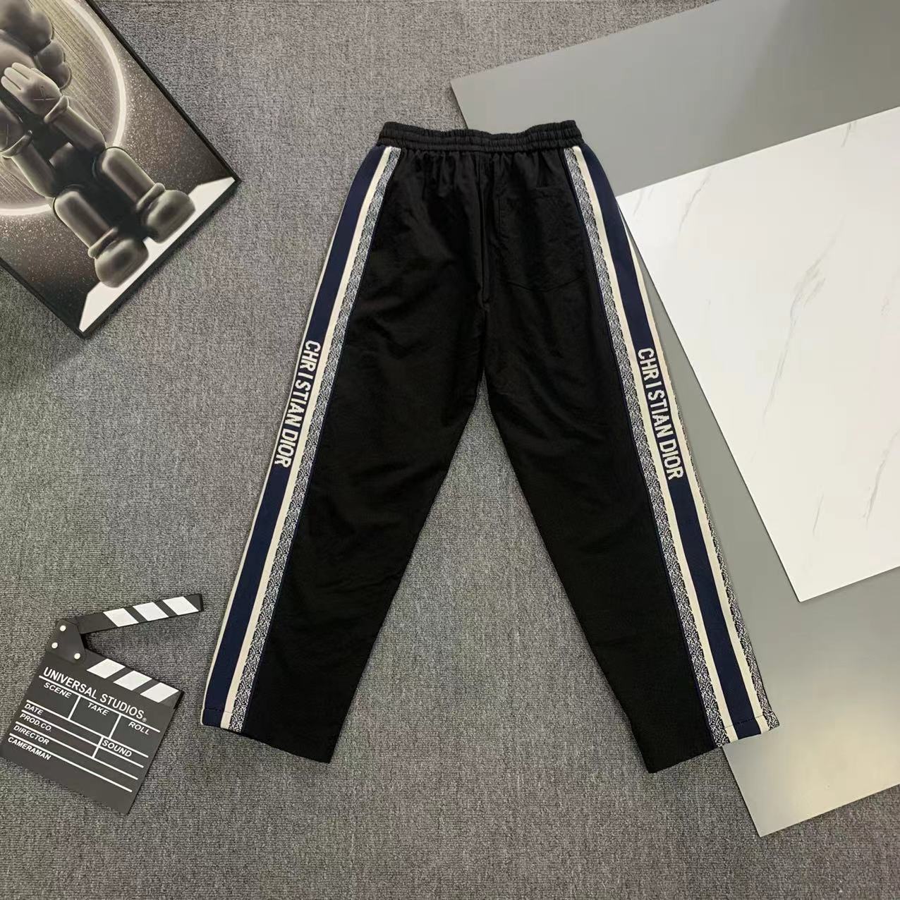  Dior 迪奥  2025 春夏新款 时尚休闲裤 上身舒适透气  颜色 白色  黑色  码数M-3XL