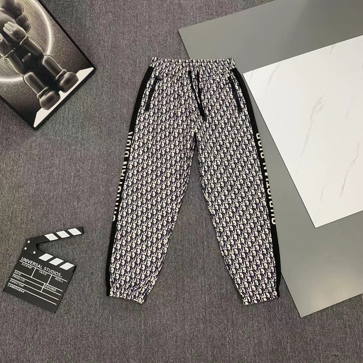  Dior 迪奥 2025 春夏新款 时尚休闲裤 上身舒适透气  颜色黑  蓝  棕   码数M-3XL