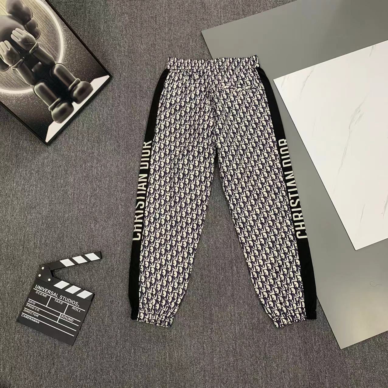  Dior 迪奥 2025 春夏新款 时尚休闲裤 上身舒适透气  颜色黑  蓝  棕   码数M-3XL