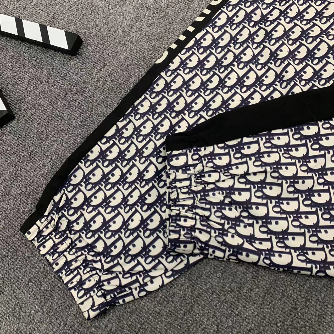 Dior 迪奥 2025 春夏新款 时尚休闲裤 上身舒适透气  颜色黑  蓝  棕   码数M-3XL