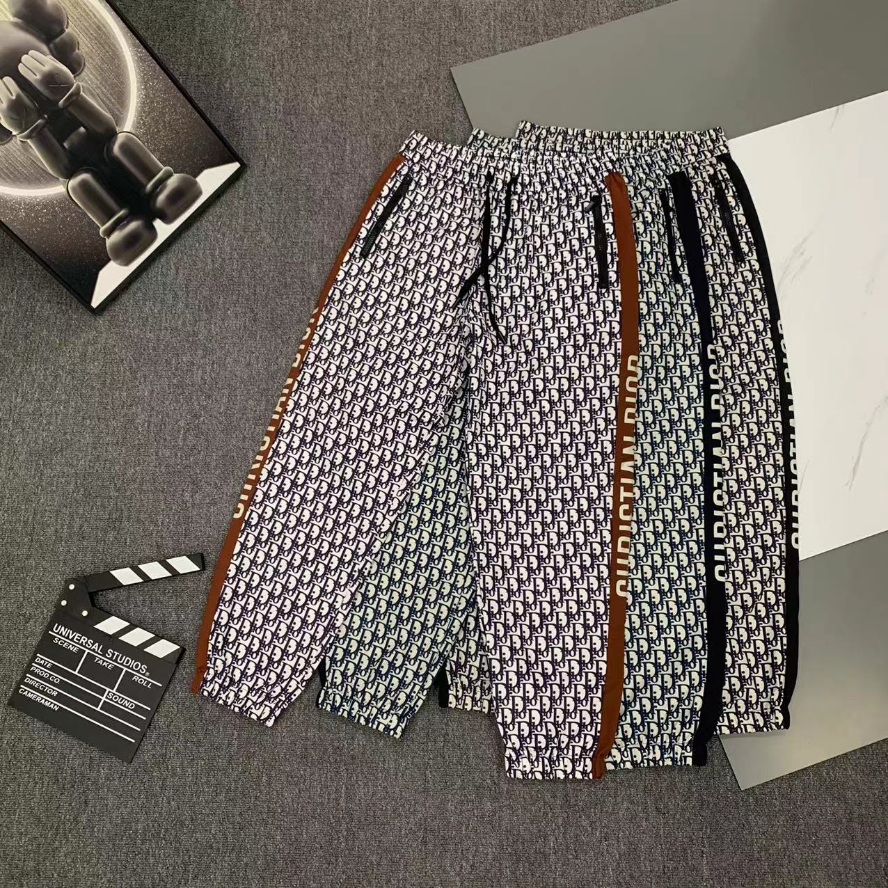  Dior 迪奥 2025 春夏新款 时尚休闲裤 上身舒适透气  颜色黑  蓝  棕   码数M-3XL