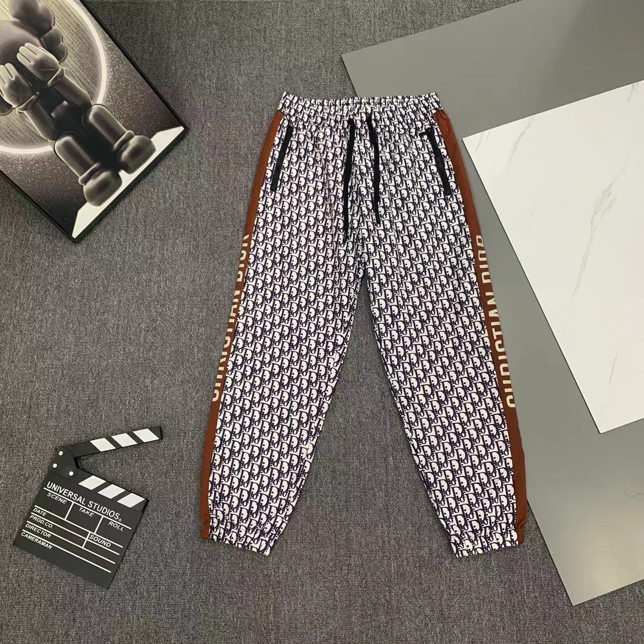  Dior 迪奥 2025 春夏新款 时尚休闲裤 上身舒适透气  颜色黑  蓝  棕   码数M-3XL