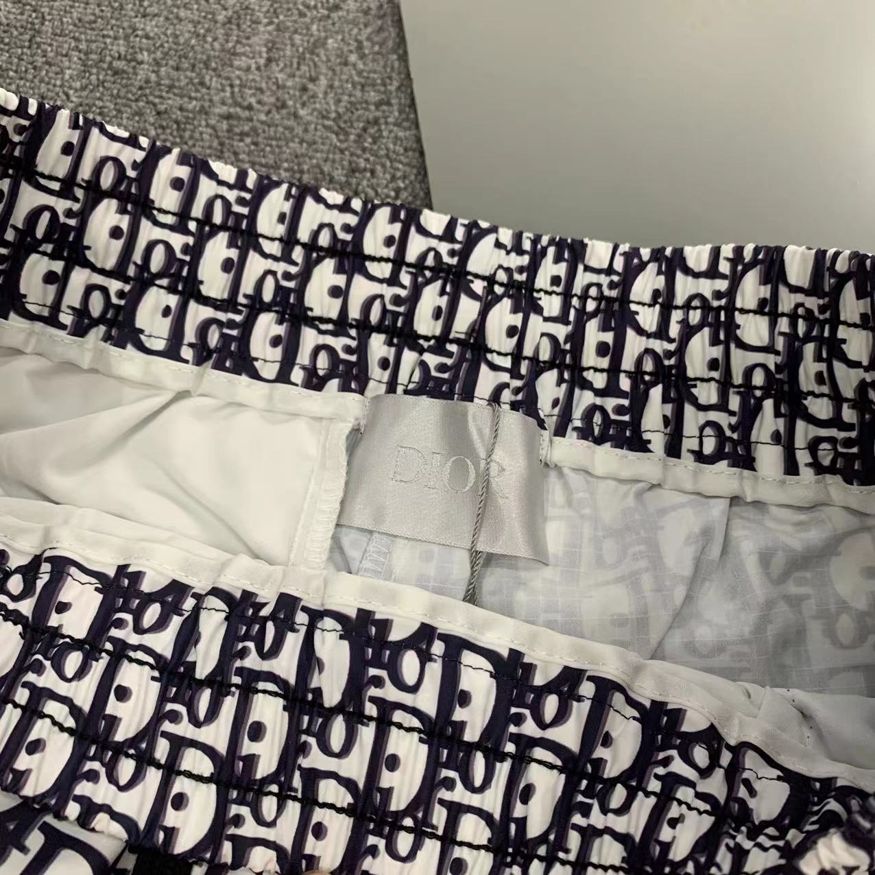  Dior 迪奥 2025 春夏新款 时尚休闲裤 上身舒适透气  颜色黑  蓝  棕   码数M-3XL