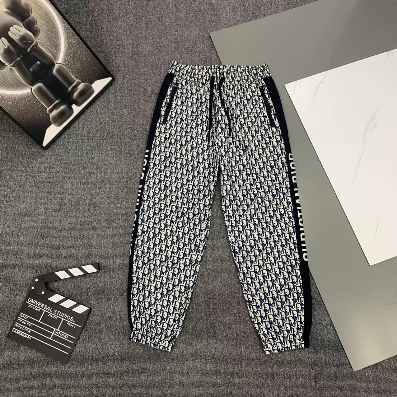  Dior 迪奥 2025 春夏新款 时尚休闲裤 上身舒适透气  颜色黑  蓝  棕   码数M-3XL