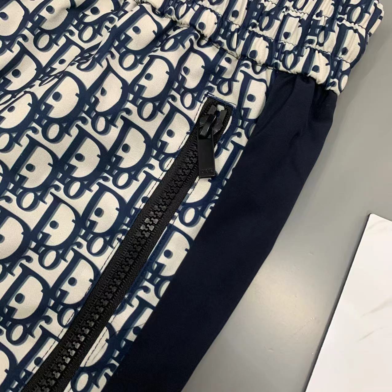  Dior 迪奥 2025 春夏新款 时尚休闲裤 上身舒适透气  颜色黑  蓝  棕   码数M-3XL