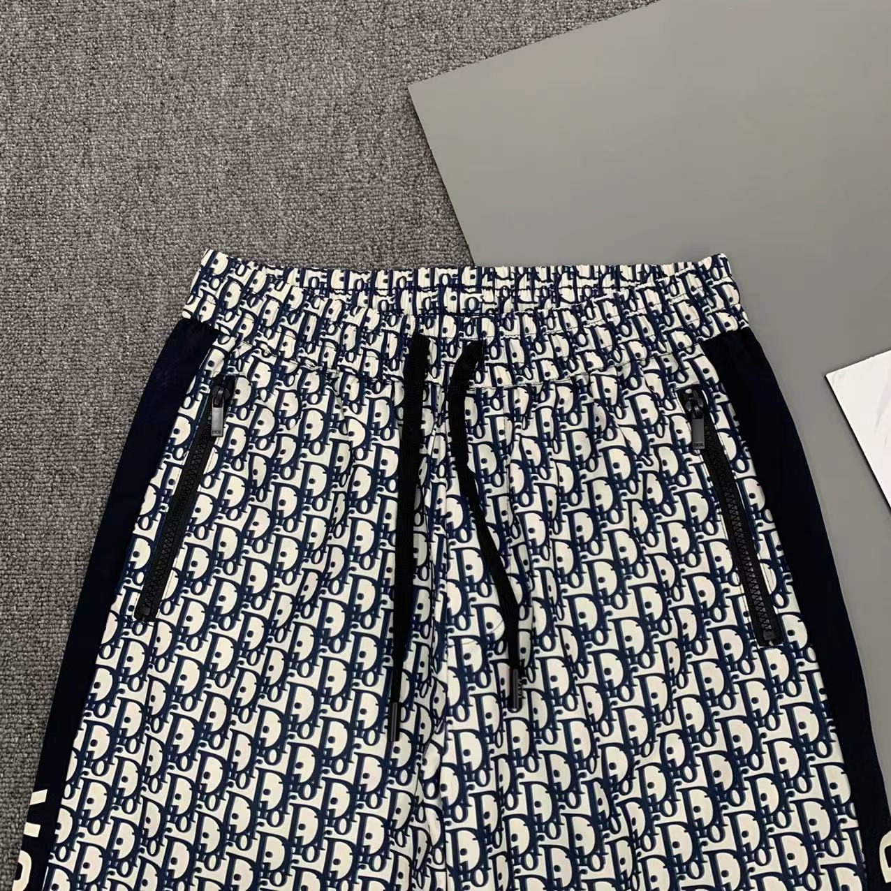  Dior 迪奥 2025 春夏新款 时尚休闲裤 上身舒适透气  颜色黑  蓝  棕   码数M-3XL