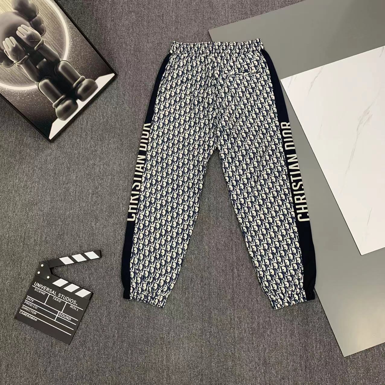  Dior 迪奥 2025 春夏新款 时尚休闲裤 上身舒适透气  颜色黑  蓝  棕   码数M-3XL