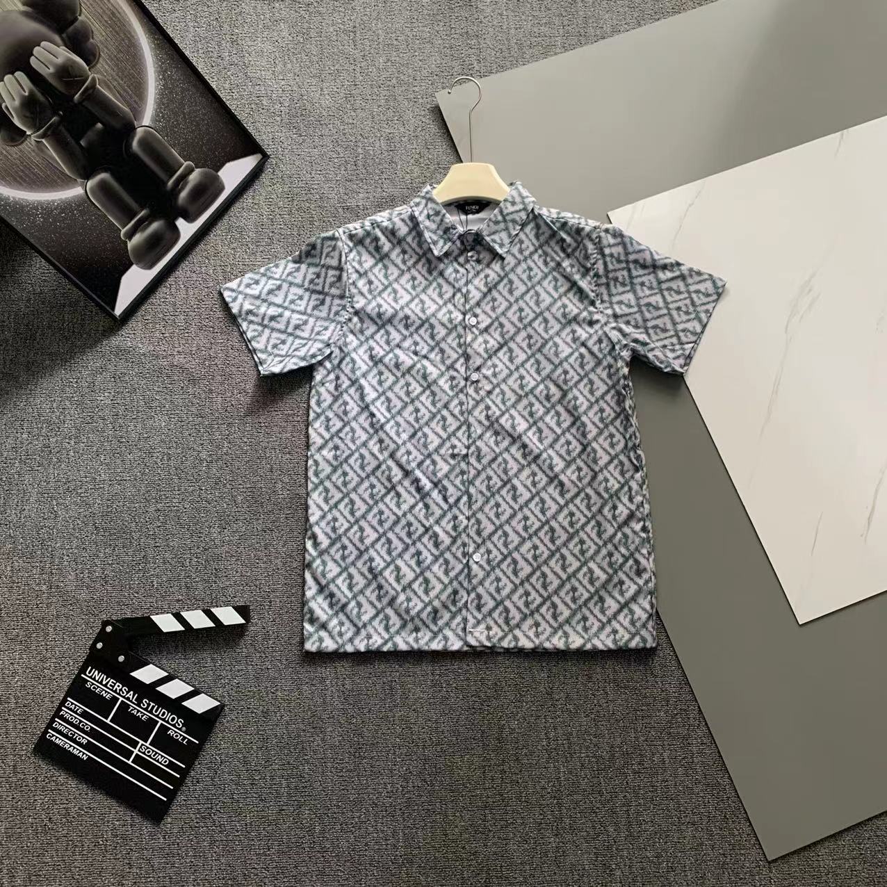  2025 夏季新款FENDI  芬迪印花翻领短袖衬衣套装，高端版本！定制面料 透气舒适度高 细节无可挑