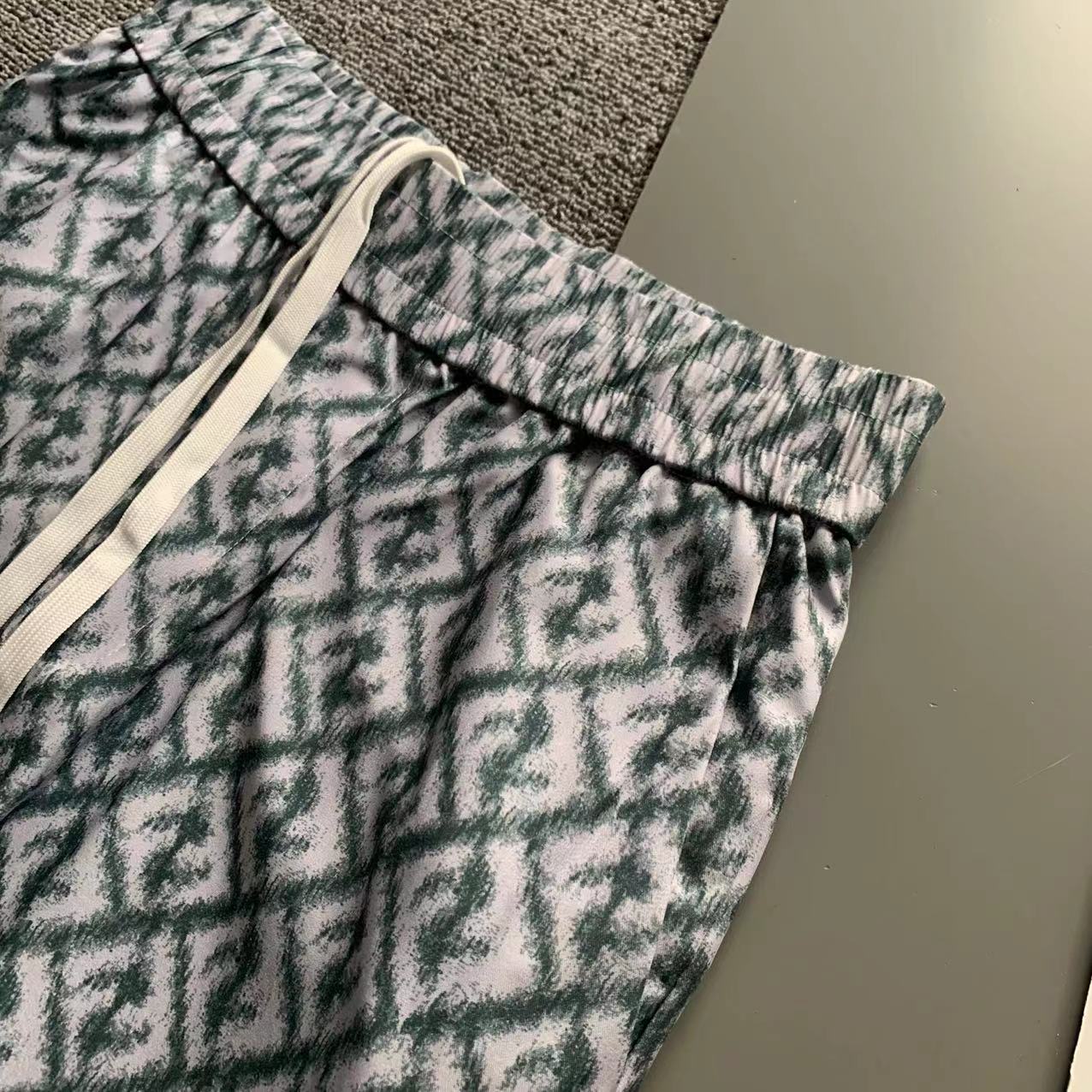  2025 夏季新款FENDI  芬迪印花翻领短袖衬衣套装，高端版本！定制面料 透气舒适度高 细节无可挑