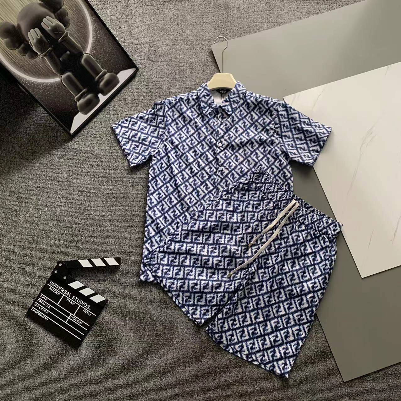  2025 夏季新款FENDI  芬迪印花翻领短袖衬衣套装，高端版本！定制面料 透气舒适度高 细节无可挑