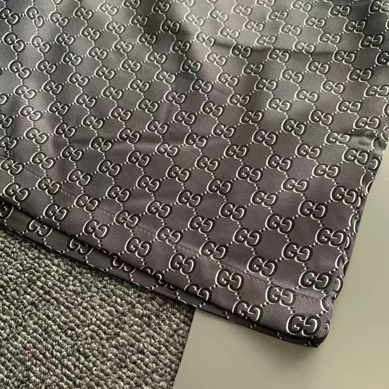  2025 夏季新款Gucci  古奇 印花翻领短袖衬衣套装，高端版本！定制面料 透气舒适度高 细节无可
