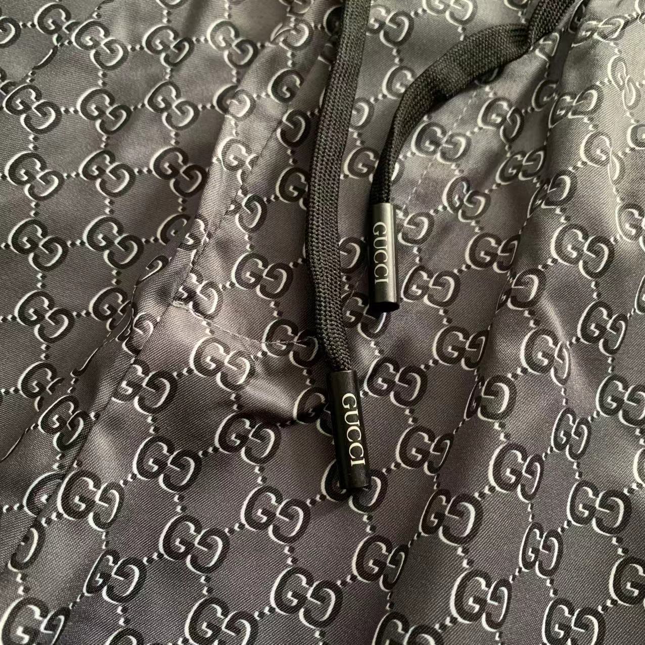  2025 夏季新款Gucci  古奇 印花翻领短袖衬衣套装，高端版本！定制面料 透气舒适度高 细节无可