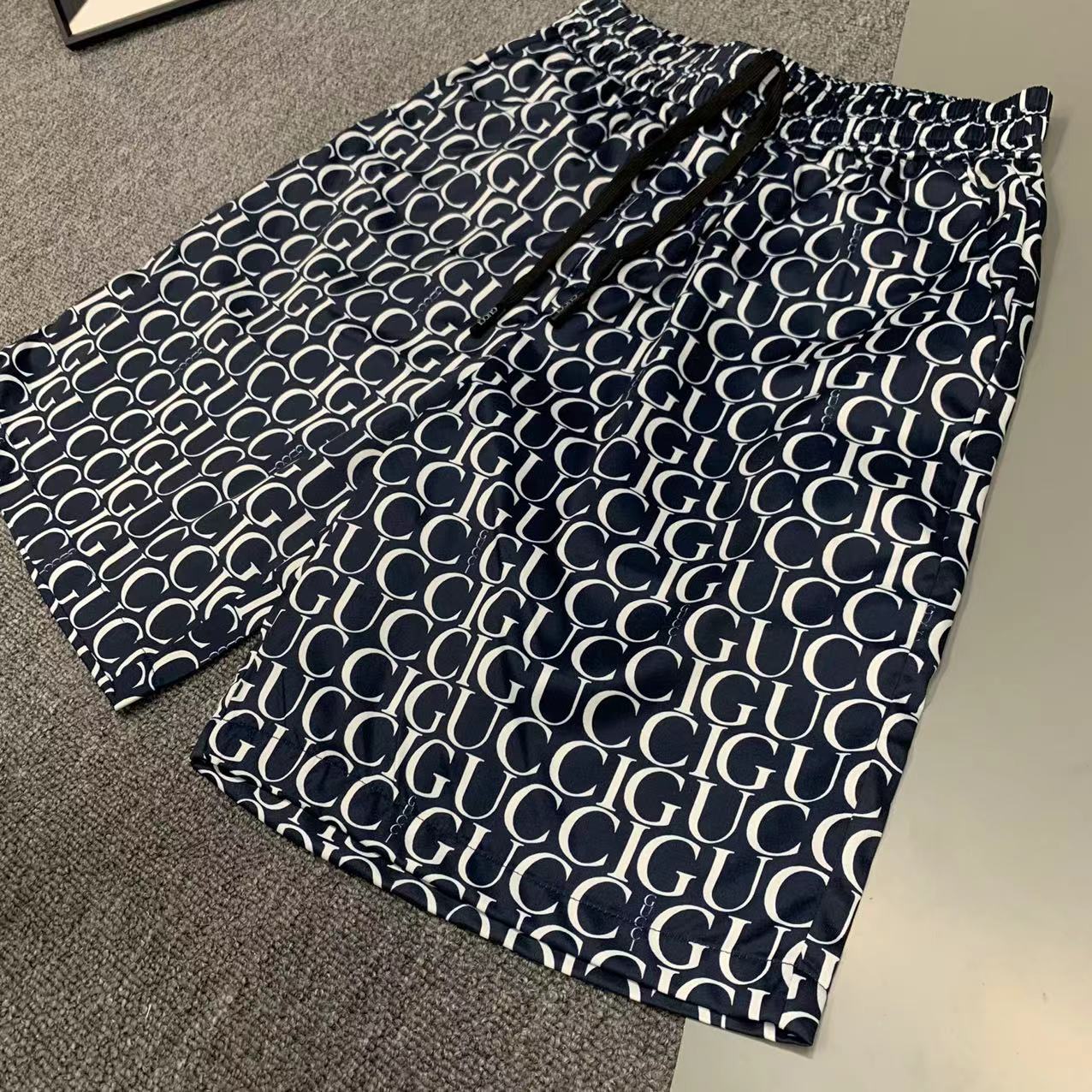  2025 夏季新款Gucci  古奇 印花翻领短袖衬衣套装，高端版本！定制面料 透气舒适度高 细节无可