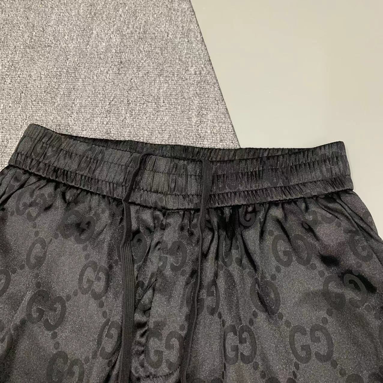  2025 夏季新款Gucci  古奇 印花翻领短袖衬衣套装，高端版本！定制面料 透气舒适度高 细节无可