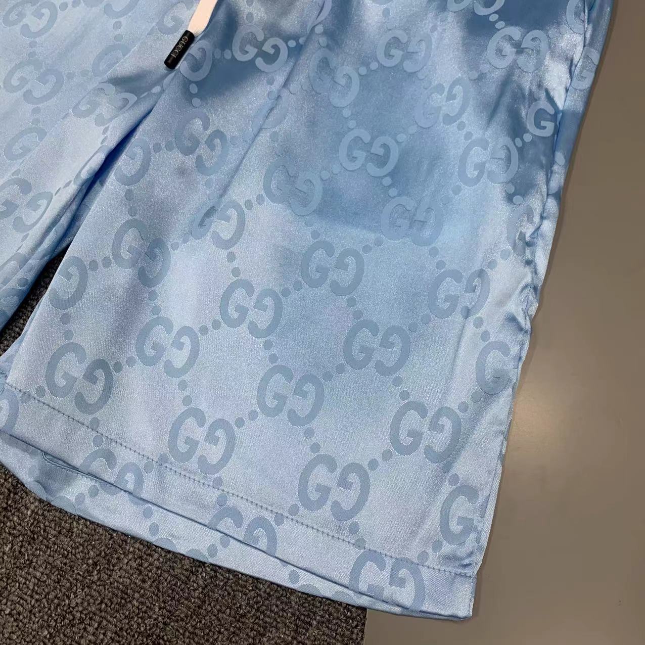  2025 夏季新款Gucci  古奇 印花翻领短袖衬衣套装，高端版本！定制面料 透气舒适度高 细节无可