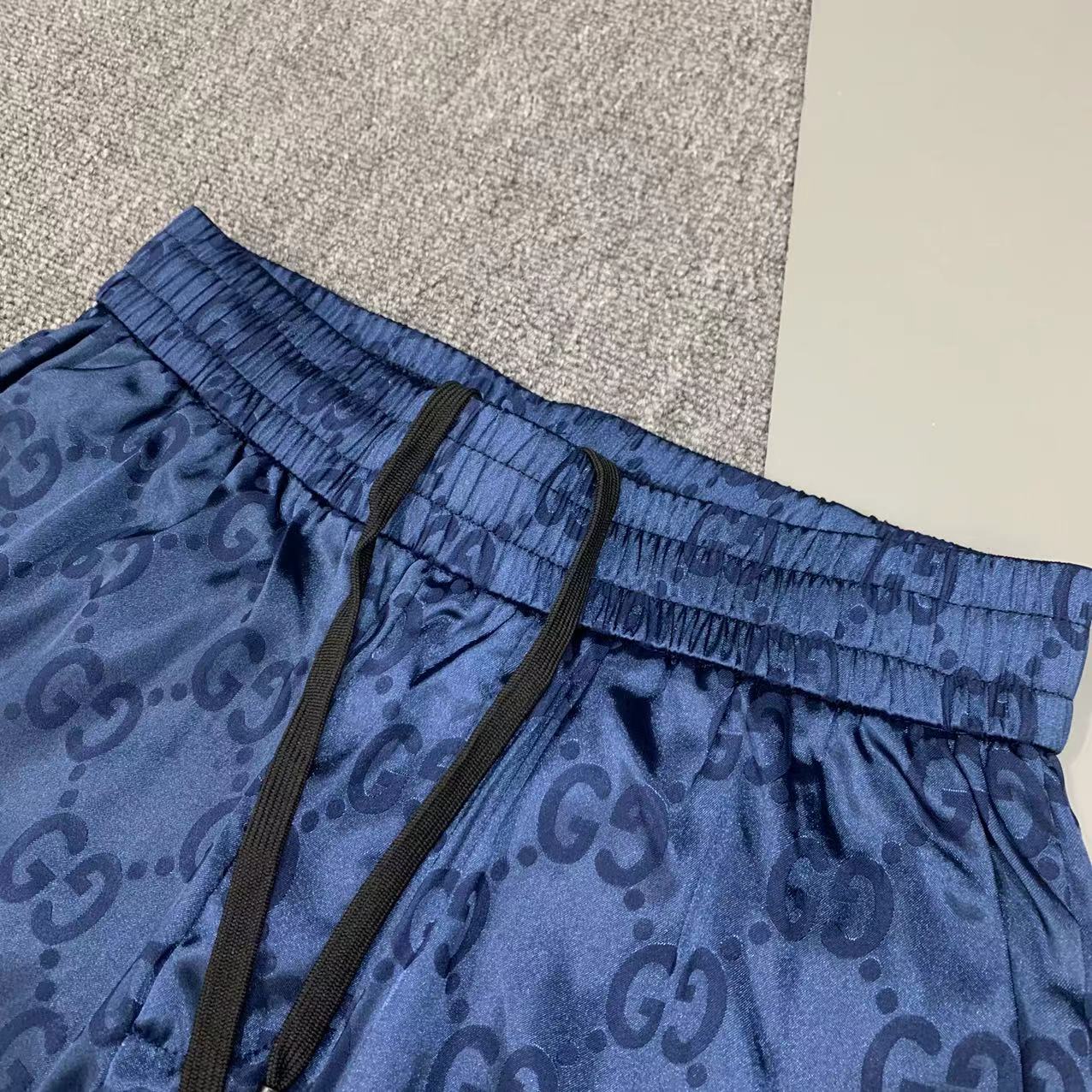  2025 夏季新款Gucci  古奇 印花翻领短袖衬衣套装，高端版本！定制面料 透气舒适度高 细节无可