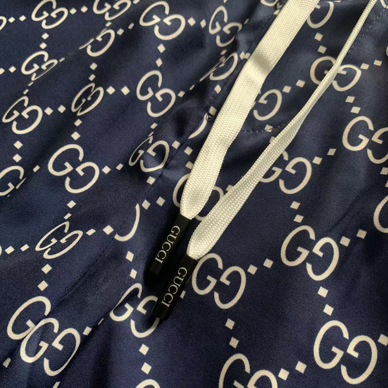  2025 夏季新款Gucci  古奇 印花翻领短袖衬衣套装，高端版本！定制面料 透气舒适度高 细节无可