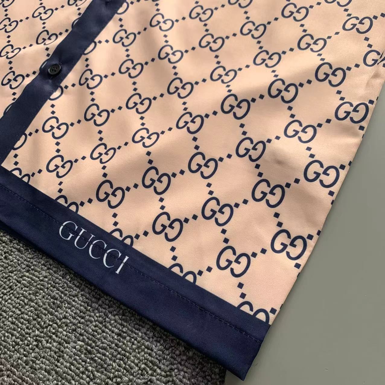  2025 夏季新款Gucci  古奇 印花翻领短袖衬衣套装，高端版本！定制面料 透气舒适度高 细节无可